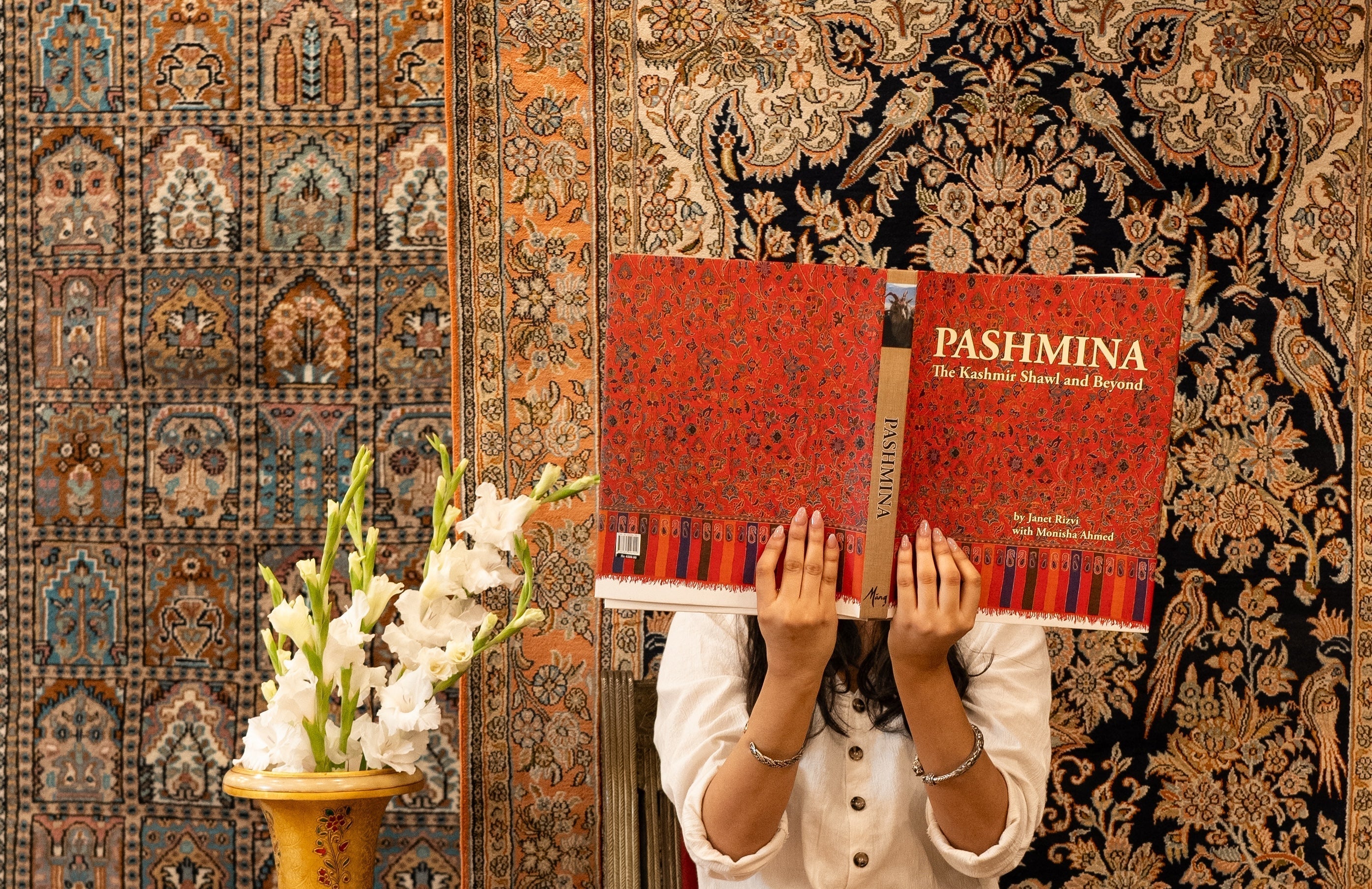 Hand-Tied vs Machine-Made Rugs: Key Differences Every Buyer Should Know