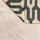 Switchline – Hand Woven Jute Rug in Beige/Black