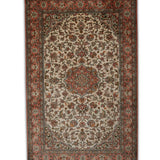 Niloferan – Hand Knotted Silk Rug in Ivory/Peach